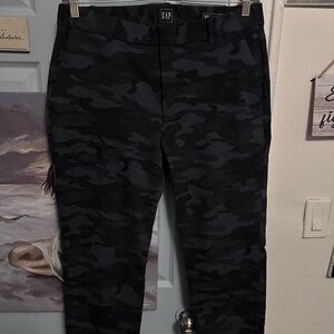 GAP Women’s Camouflage Straight Ankle Pants - Black and Gray